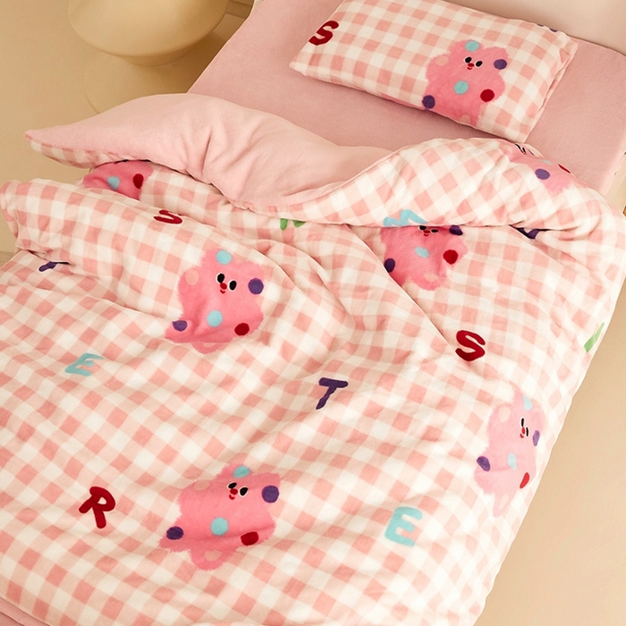 91家纺网 家纺一手货源 找家纺 嗨生活 2025新款牛奶绒多功能儿童盖毯式可脱卸被套大豆被芯幼儿园被子 儿童被子 格子小熊