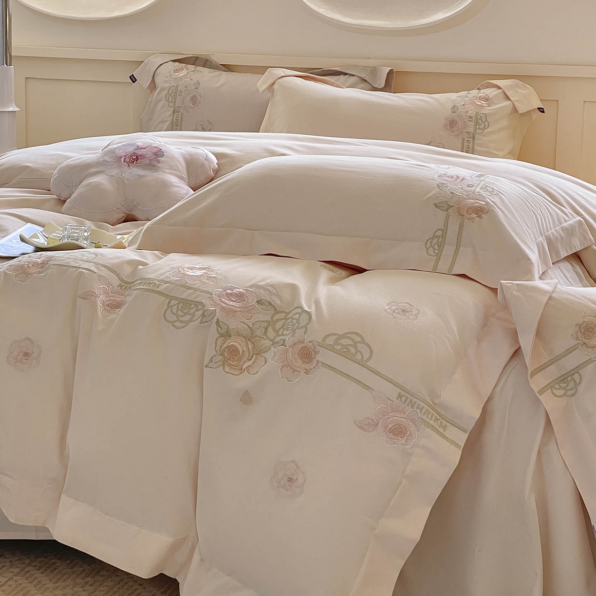 91家纺网 家纺一手货源 找家纺  秋冬季爆款A类加厚保暖全棉磨毛四件套纯棉被套重工刺绣床笠款轻奢高端床上用品 温莎-白桃