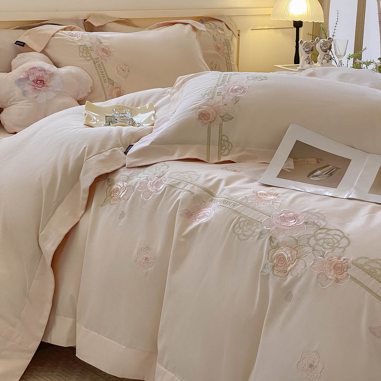 91家纺网 家纺一手货源 找家纺  秋冬季爆款A类加厚保暖全棉磨毛四件套纯棉被套重工刺绣床笠款轻奢高端床上用品 温莎-白桃