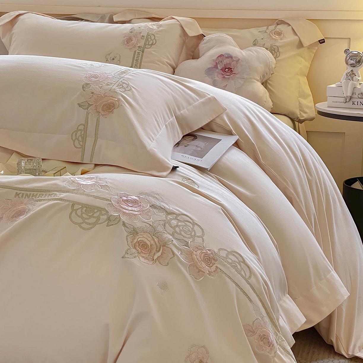 91家纺网 家纺一手货源 找家纺  秋冬季爆款A类加厚保暖全棉磨毛四件套纯棉被套重工刺绣床笠款轻奢高端床上用品 温莎-白桃