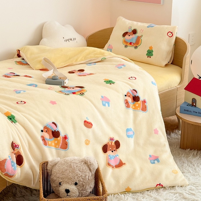 91家纺网 家纺一手货源 找家纺 嗨生活 2025新款牛奶绒多功能儿童盖毯式可脱卸被套大豆被芯幼儿园被子 儿童被子 乖巧小狗