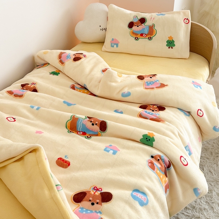 91家纺网 家纺一手货源 找家纺 嗨生活 2025新款牛奶绒多功能儿童盖毯式可脱卸被套大豆被芯幼儿园被子 儿童被子 乖巧小狗