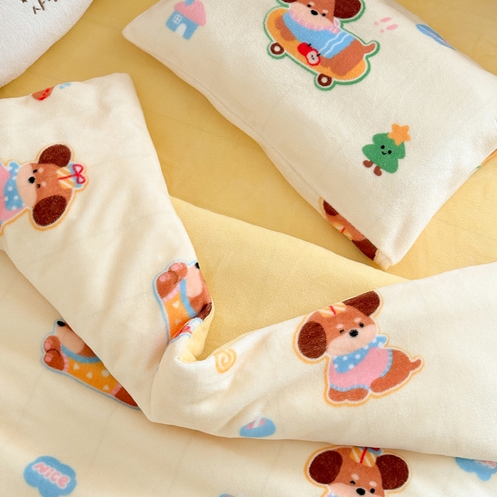 91家纺网 家纺一手货源 找家纺 嗨生活 2025新款牛奶绒多功能儿童盖毯式可脱卸被套大豆被芯幼儿园被子 儿童被子 乖巧小狗