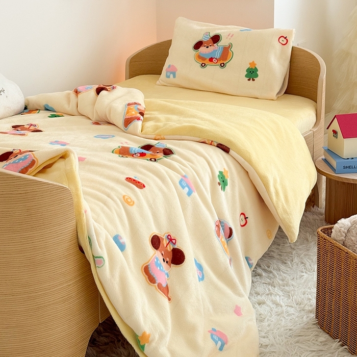91家纺网 家纺一手货源 找家纺 嗨生活 2025新款牛奶绒多功能儿童盖毯式可脱卸被套大豆被芯幼儿园被子 儿童被子 乖巧小狗