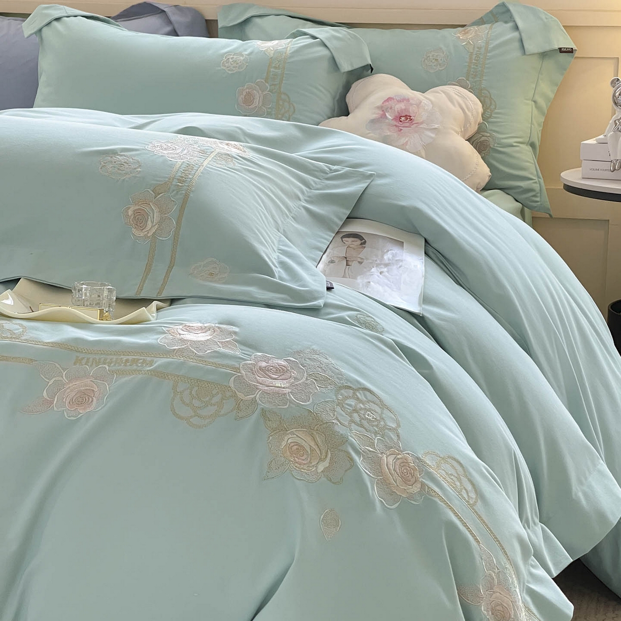 91家纺网 家纺一手货源 找家纺  秋冬季爆款A类加厚保暖全棉磨毛四件套纯棉被套重工刺绣床笠款轻奢高端床上用品 温莎-茶绿