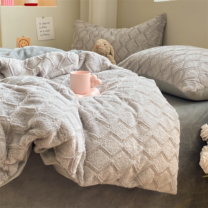 91家纺网 家纺一手货源 找家纺 名兮家居 2025加厚兔毛绒枕套 波浪-灰