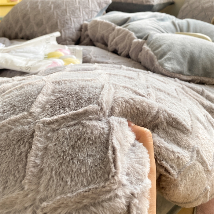 91家纺网 家纺一手货源 找家纺 名兮家居 2025加厚兔毛绒枕套 波浪-灰