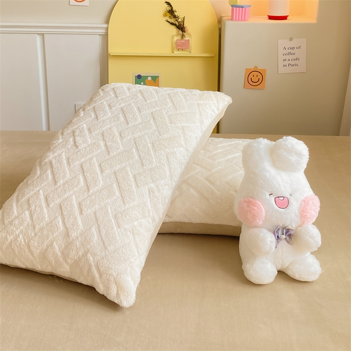 名兮家居 2025加厚兔毛绒枕套 几何生活