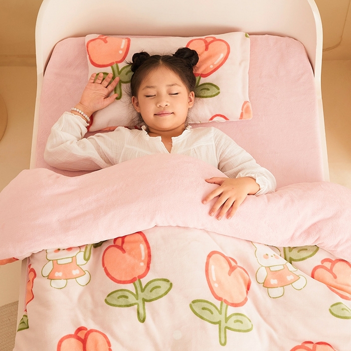 91家纺网 家纺一手货源 找家纺 嗨生活 2025新款牛奶绒多功能儿童盖毯式可脱卸被套大豆被芯幼儿园被子 儿童被子 花间小兔