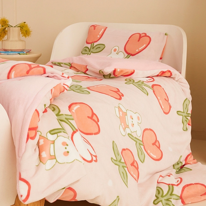 91家纺网 家纺一手货源 找家纺 嗨生活 2025新款牛奶绒多功能儿童盖毯式可脱卸被套大豆被芯幼儿园被子 儿童被子 花间小兔