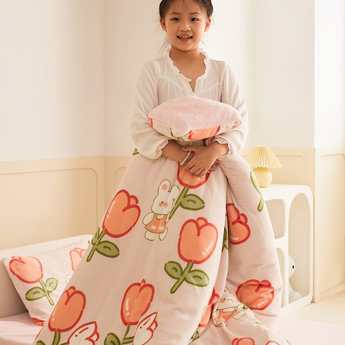 91家纺网 家纺一手货源 找家纺 嗨生活 2025新款牛奶绒多功能儿童盖毯式可脱卸被套大豆被芯幼儿园被子 儿童被子 花间小兔