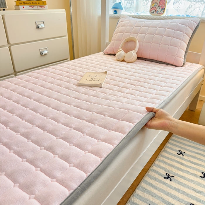 91家纺网 家纺一手货源 找家纺 （总）小叮当家纺仓储工厂店 2025新款牛奶绒夹棉印花床垫学生图