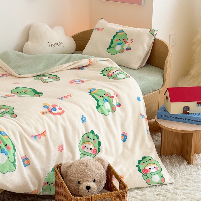 91家纺网 家纺一手货源 找家纺 嗨生活 2025新款牛奶绒多功能儿童盖毯式可脱卸被套大豆被芯幼儿园被子 儿童被子 开心恐龙