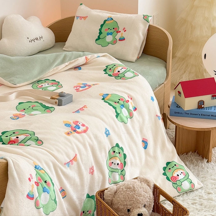 91家纺网 家纺一手货源 找家纺 嗨生活 2025新款牛奶绒多功能儿童盖毯式可脱卸被套大豆被芯幼儿园被子 儿童被子 开心恐龙