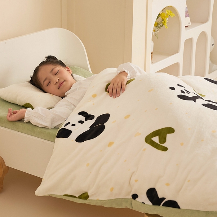 91家纺网 家纺一手货源 找家纺 嗨生活 2025新款牛奶绒多功能儿童盖毯式可脱卸被套大豆被芯幼儿园被子 儿童被子 开心熊猫