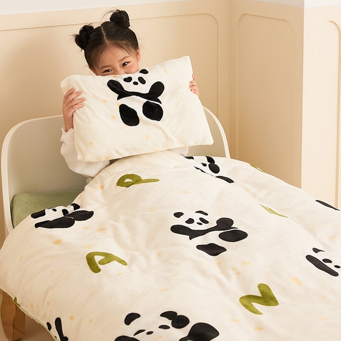 91家纺网 家纺一手货源 找家纺 嗨生活 2025新款牛奶绒多功能儿童盖毯式可脱卸被套大豆被芯幼儿园被子 儿童被子 开心熊猫