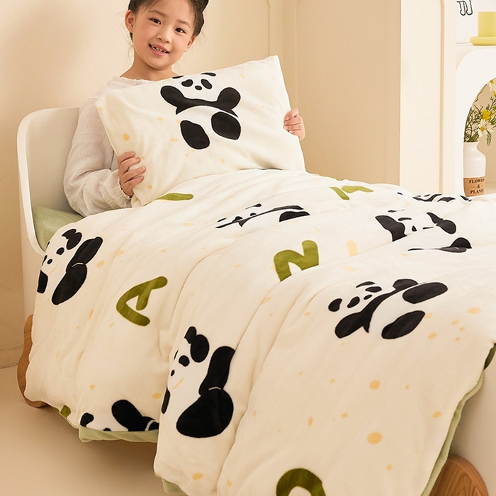 91家纺网 家纺一手货源 找家纺 嗨生活 2025新款牛奶绒多功能儿童盖毯式可脱卸被套大豆被芯幼儿园被子 儿童被子 开心熊猫