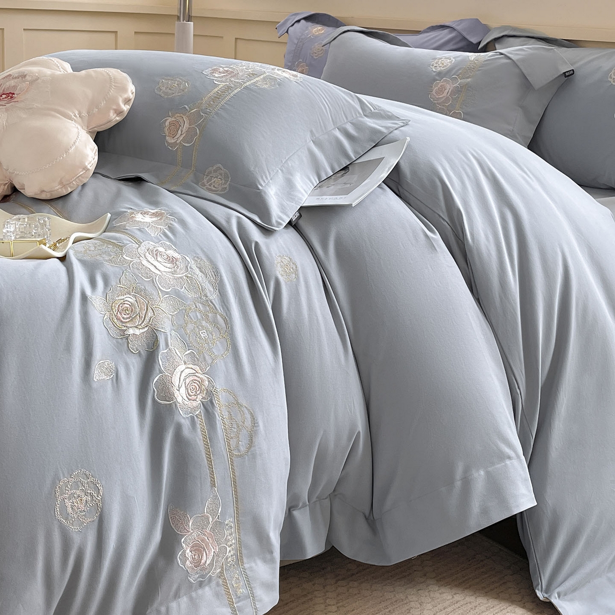 91家纺网 家纺一手货源 找家纺  秋冬季爆款A类加厚保暖全棉磨毛四件套纯棉被套重工刺绣床笠款轻奢高端床上用品 温莎-夜灰