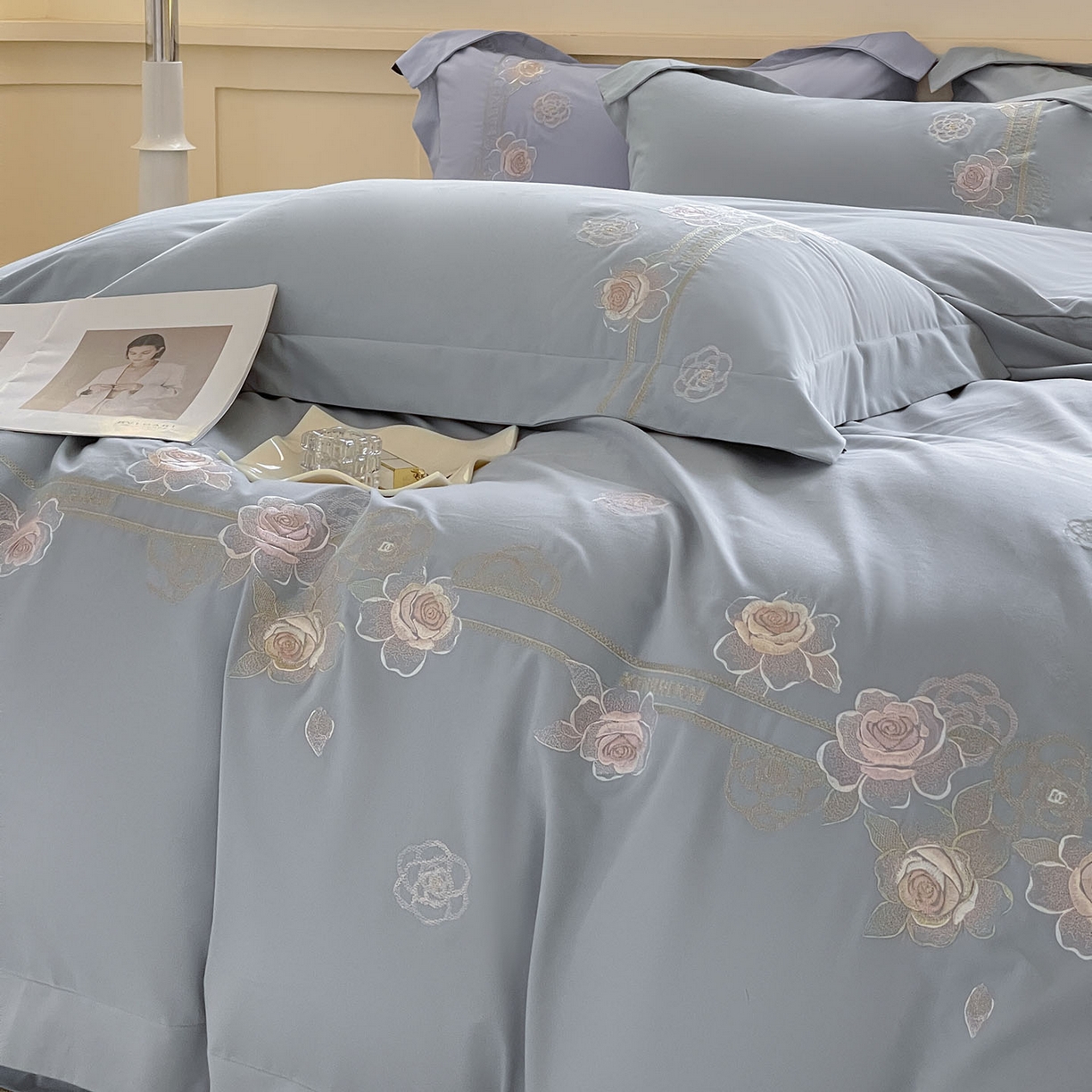 91家纺网 家纺一手货源 找家纺  秋冬季爆款A类加厚保暖全棉磨毛四件套纯棉被套重工刺绣床笠款轻奢高端床上用品 温莎-夜灰