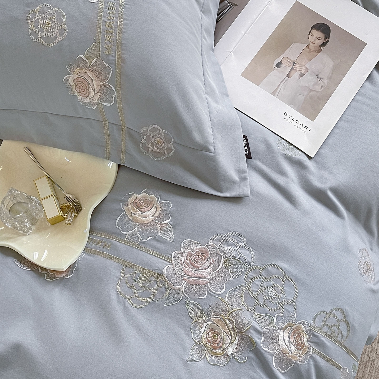 91家纺网 家纺一手货源 找家纺  秋冬季爆款A类加厚保暖全棉磨毛四件套纯棉被套重工刺绣床笠款轻奢高端床上用品 温莎-夜灰