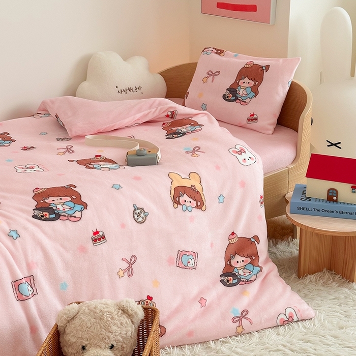 91家纺网 家纺一手货源 找家纺 嗨生活 2025新款牛奶绒多功能儿童盖毯式可脱卸被套大豆被芯幼儿园被子 儿童被子 萌萌女孩