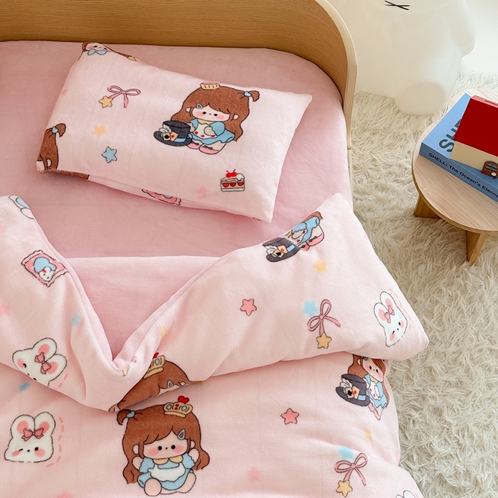 91家纺网 家纺一手货源 找家纺 嗨生活 2025新款牛奶绒多功能儿童盖毯式可脱卸被套大豆被芯幼儿园被子 儿童被子 萌萌女孩