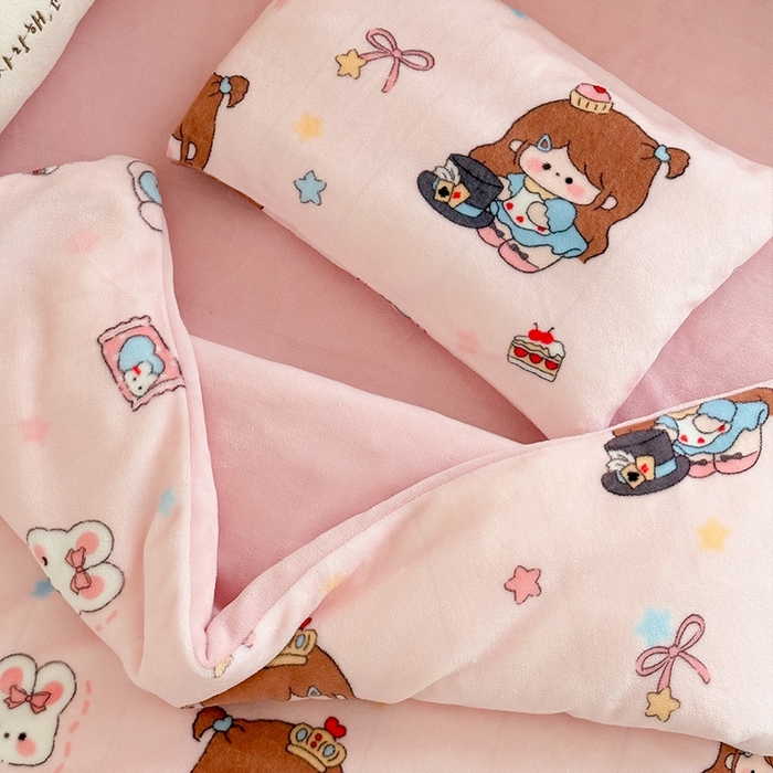 91家纺网 家纺一手货源 找家纺 嗨生活 2025新款牛奶绒多功能儿童盖毯式可脱卸被套大豆被芯幼儿园被子 儿童被子 萌萌女孩