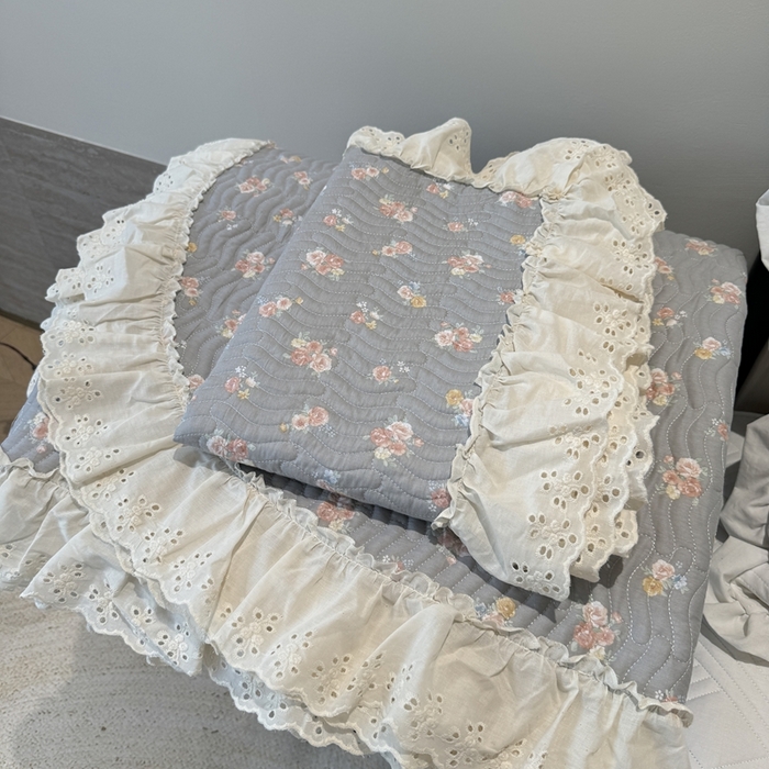 91家纺网 家纺一手货源 找家纺 奈萝家纺 2025新款全棉纯棉床盖三件套可配同款四季被同款被套 沐辰花灰