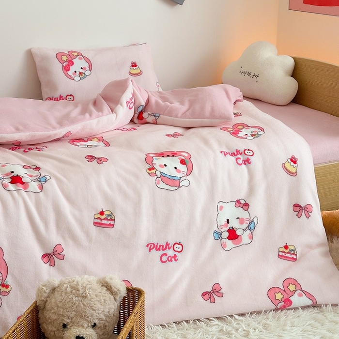 91家纺网 家纺一手货源 找家纺 嗨生活 2025新款牛奶绒多功能儿童盖毯式可脱卸被套大豆被芯幼儿园被子 儿童被子 萌萌小猫