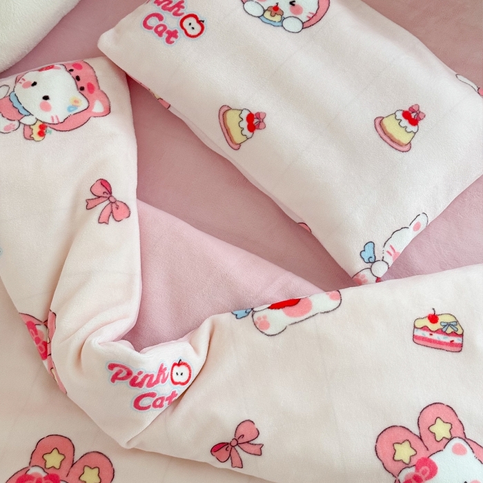 91家纺网 家纺一手货源 找家纺 嗨生活 2025新款牛奶绒多功能儿童盖毯式可脱卸被套大豆被芯幼儿园被子 儿童被子 萌萌小猫