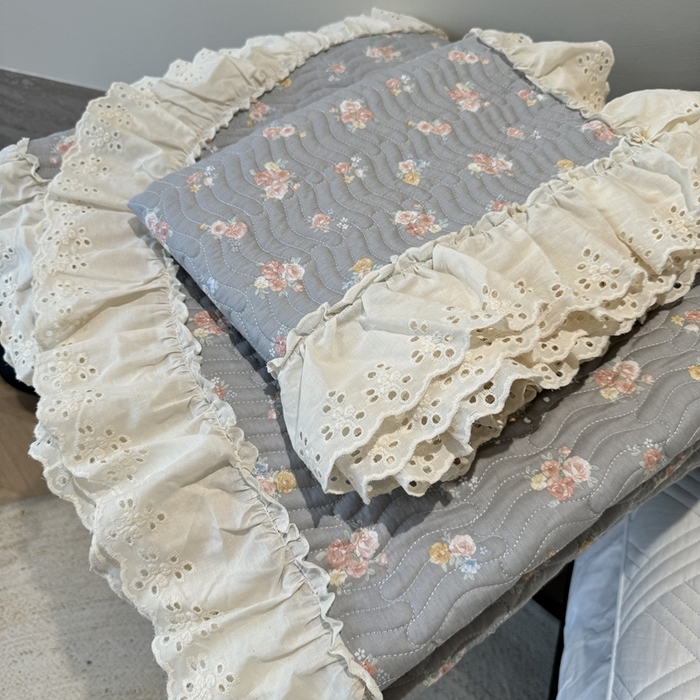 91家纺网 家纺一手货源 找家纺 奈萝家纺 2025新款全棉纯棉床盖三件套可配同款四季被同款被套 沐辰花灰