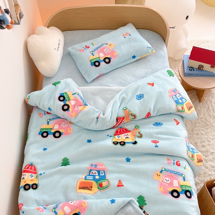 91家纺网 家纺一手货源 找家纺 嗨生活 2025新款牛奶绒多功能儿童盖毯式可脱卸被套大豆被芯幼儿园被子 儿童被子 七彩挖机