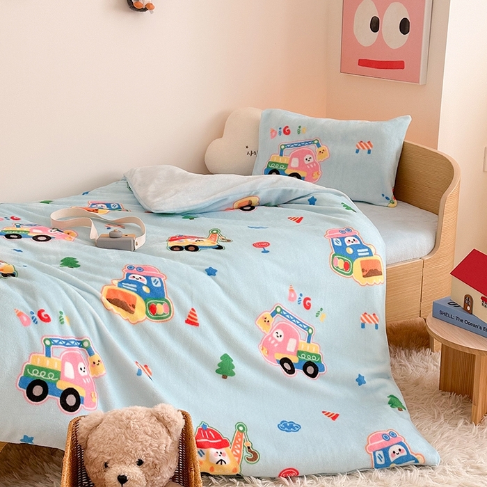 91家纺网 家纺一手货源 找家纺 嗨生活 2025新款牛奶绒多功能儿童盖毯式可脱卸被套大豆被芯幼儿园被子 儿童被子 七彩挖机