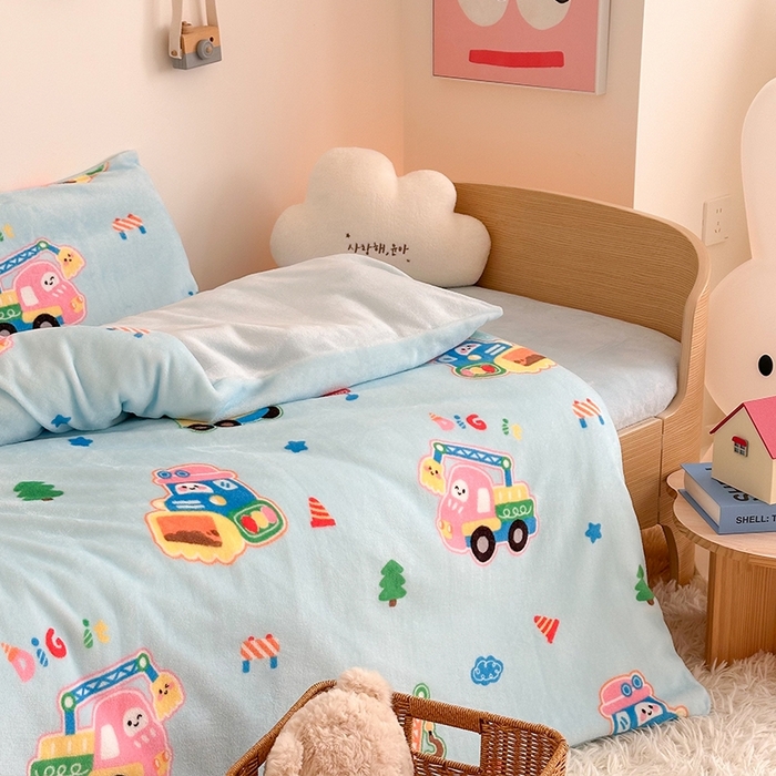 91家纺网 家纺一手货源 找家纺 嗨生活 2025新款牛奶绒多功能儿童盖毯式可脱卸被套大豆被芯幼儿园被子 儿童被子 七彩挖机