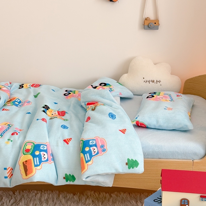 91家纺网 家纺一手货源 找家纺 嗨生活 2025新款牛奶绒多功能儿童盖毯式可脱卸被套大豆被芯幼儿园被子 儿童被子 七彩挖机