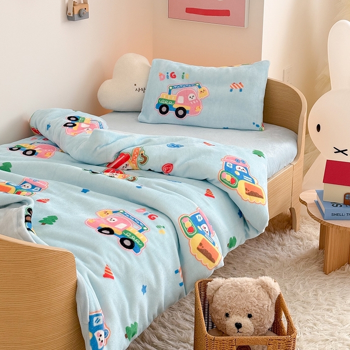 91家纺网 家纺一手货源 找家纺 嗨生活 2025新款牛奶绒多功能儿童盖毯式可脱卸被套大豆被芯幼儿园被子 儿童被子 七彩挖机