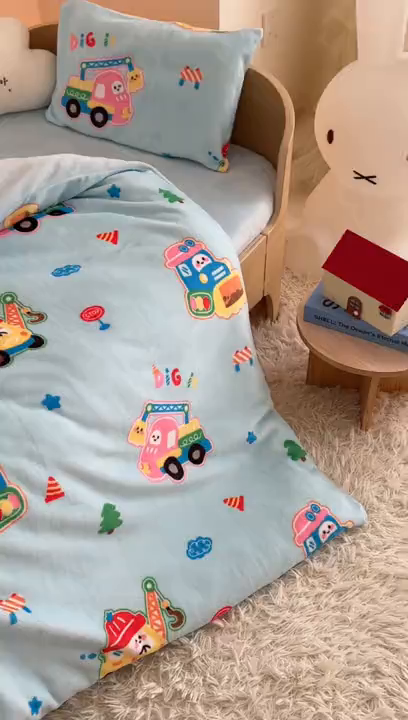 91家纺网 家纺一手货源 找家纺 嗨生活 2025新款牛奶绒多功能儿童盖毯式可脱卸被套大豆被芯幼儿园被子 儿童被子 七彩挖机