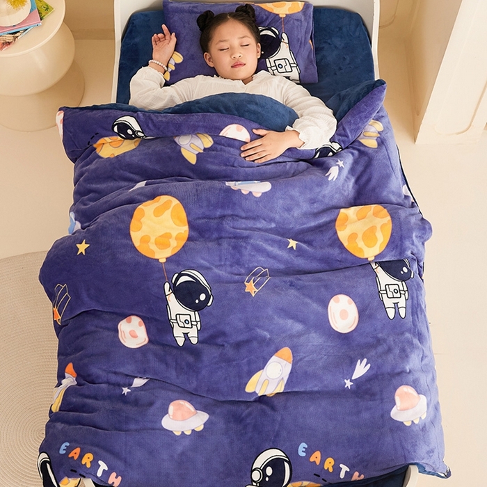 嗨生活 2025新款牛奶絨多功能兒童蓋毯式可脫卸被套大豆被芯幼兒園被子 兒童被子 太空飛船