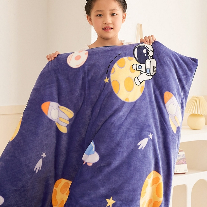 91家纺网 家纺一手货源 找家纺 嗨生活 2025新款牛奶绒多功能儿童盖毯式可脱卸被套大豆被芯幼儿园被子 儿童被子 太空飞船