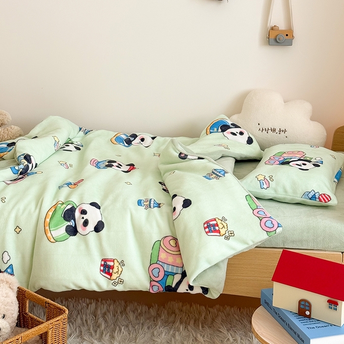 91家纺网 家纺一手货源 找家纺 嗨生活 2025新款牛奶绒多功能儿童盖毯式可脱卸被套大豆被芯幼儿园被子 儿童被子 熊猫乐园