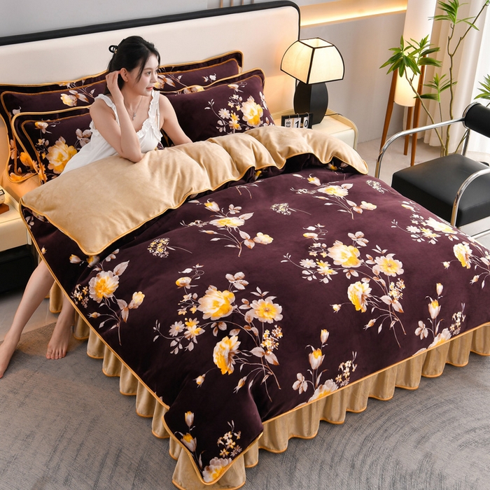 91家纺网 家纺一手货源 找家纺 （总） 妮恒美 2025新款牛奶绒印花床裙款四件套法莱绒四件套珊瑚金貂绒四件套