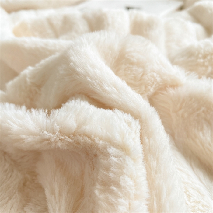 91家纺网 家纺一手货源 找家纺 名兮家居 2025加厚兔毛绒枕套 条纹-白