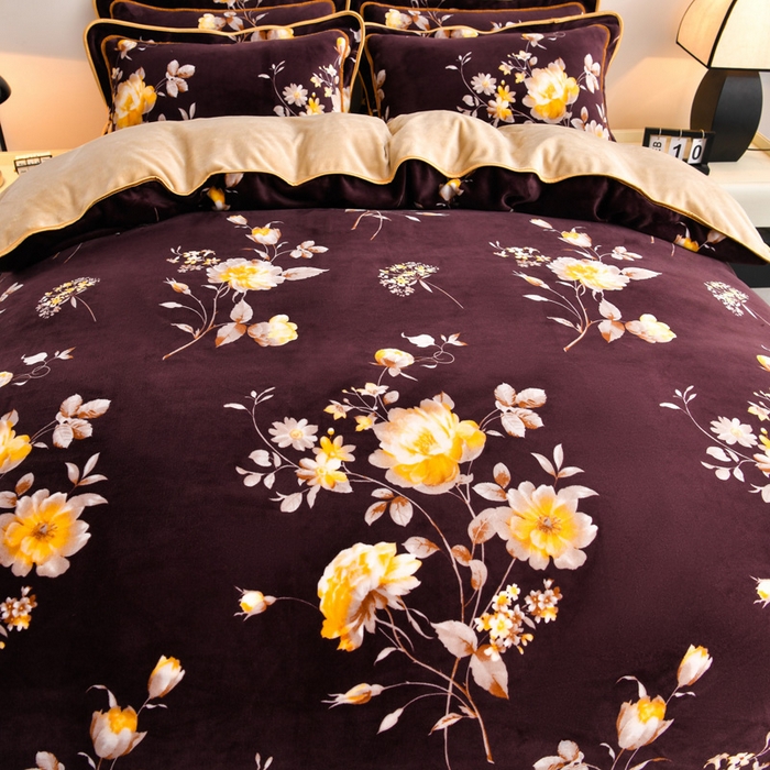 91家纺网 家纺一手货源 找家纺 妮恒美 2025新款牛奶绒印花床裙款四件套法莱绒四件套珊瑚金貂绒四件套 梦境花开