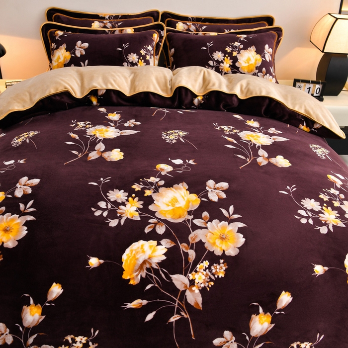 91家纺网 家纺一手货源 找家纺 妮恒美 2025新款牛奶绒印花床裙款四件套法莱绒四件套珊瑚金貂绒四件套 梦境花开