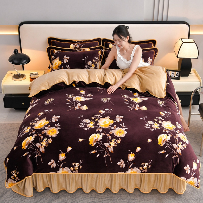 91家纺网 家纺一手货源 找家纺 妮恒美 2025新款牛奶绒印花床裙款四件套法莱绒四件套珊瑚金貂绒四件套 梦境花开