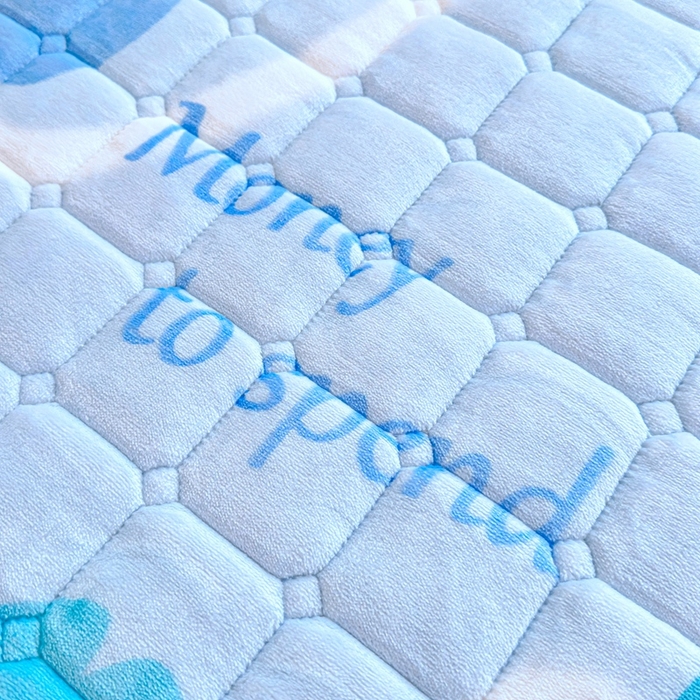 91家纺网 家纺一手货源 找家纺 小叮当家纺仓储工厂店 2025新款牛奶绒夹棉印花床垫学生图 绒床垫-花簇甜憩蓝色