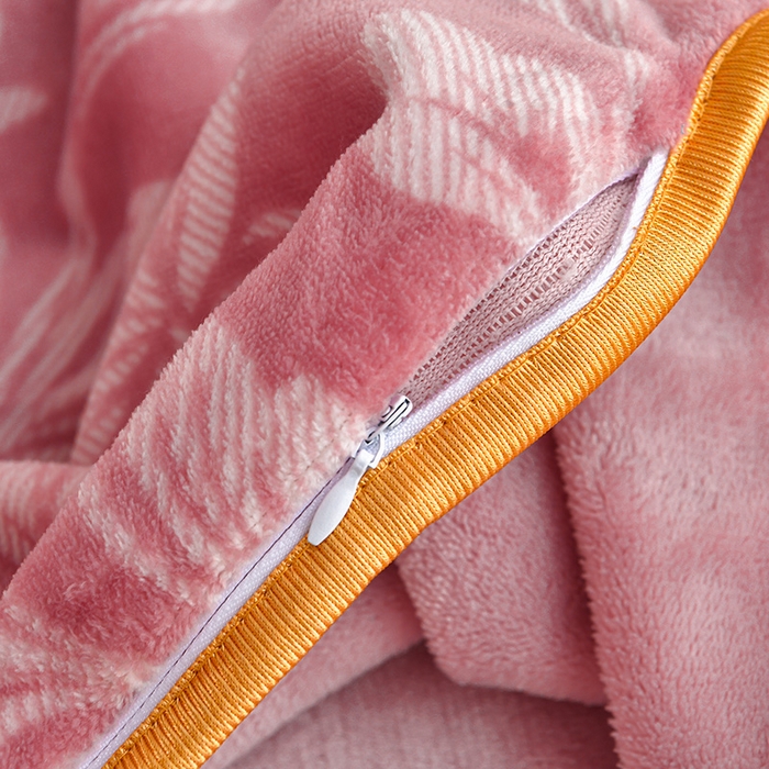 91家纺网 家纺一手货源 找家纺 妮恒美 2025新款牛奶绒印花床裙款四件套法莱绒四件套珊瑚金貂绒四件套 暖暖时光