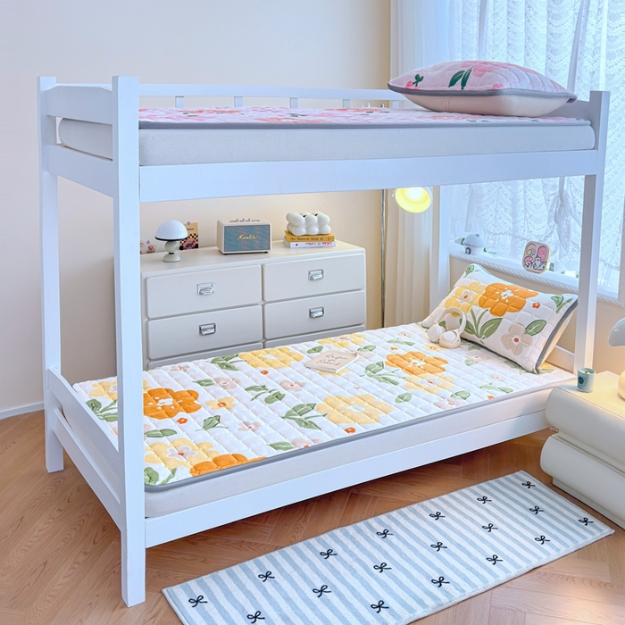 91家纺网 家纺一手货源 找家纺 小叮当家纺仓储工厂店 2025新款牛奶绒夹棉印花床垫学生图 绒床垫-花暖香风黄色