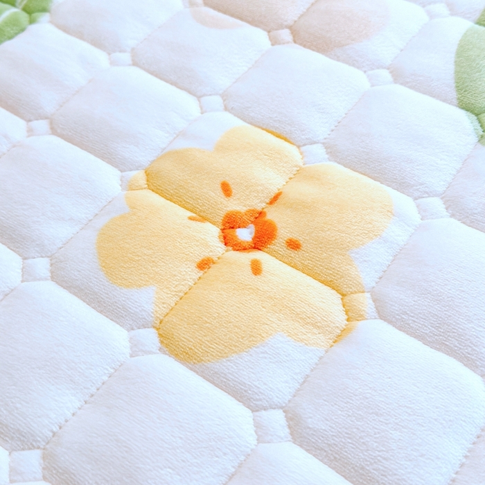 91家纺网 家纺一手货源 找家纺 小叮当家纺仓储工厂店 2025新款牛奶绒夹棉印花床垫学生图 绒床垫-花暖香风黄色