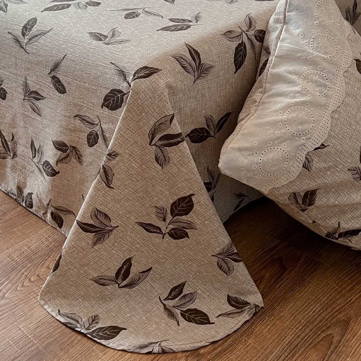 91家纺网 家纺一手货源 找家纺 一比一家纺 2025新款花边原麻床单三件套 花季